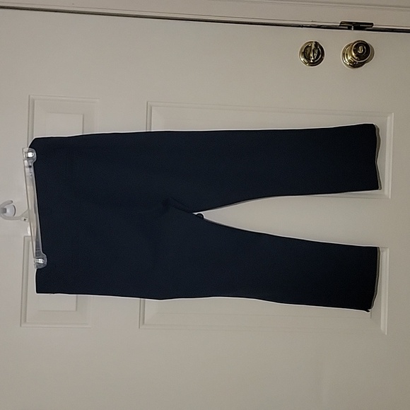 Betabrand Navy Capri pants Large pull-on with belt loops w/faux back pockets - Picture 3 of 4